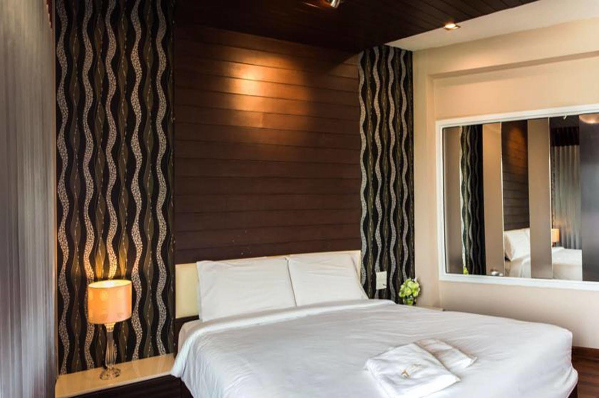 The Ring Hotel Хат Яй Екстериор снимка