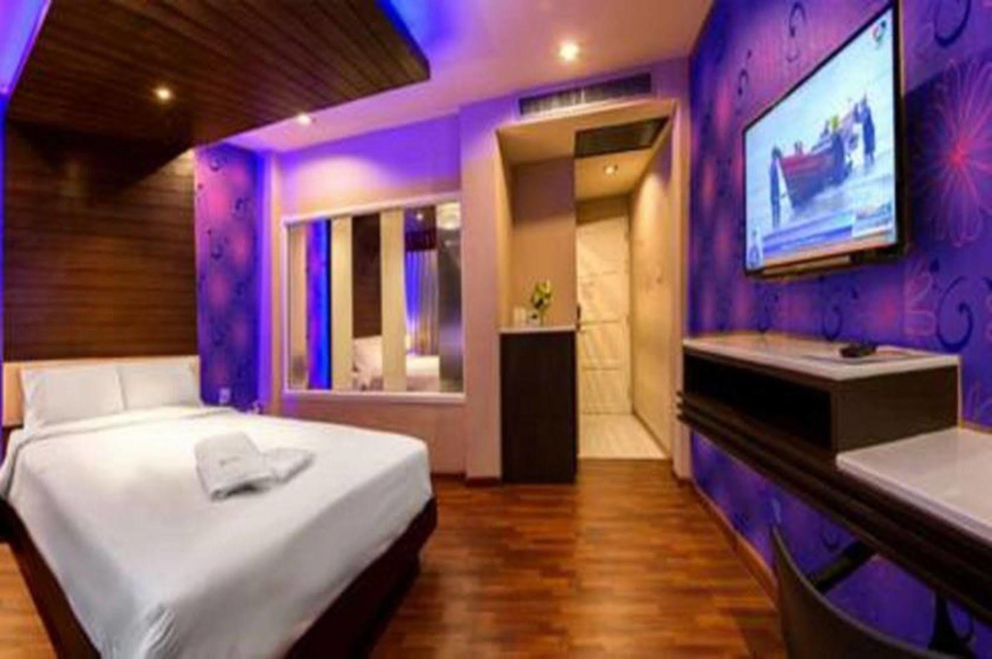 The Ring Hotel Хат Яй Екстериор снимка